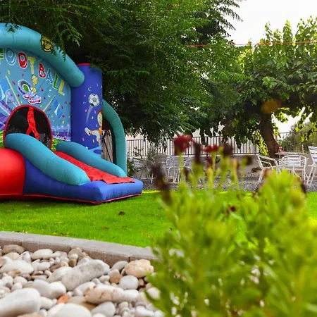 Acta Aparthotel *